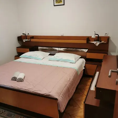 Dalmatini Apartment Tar-Vabriga