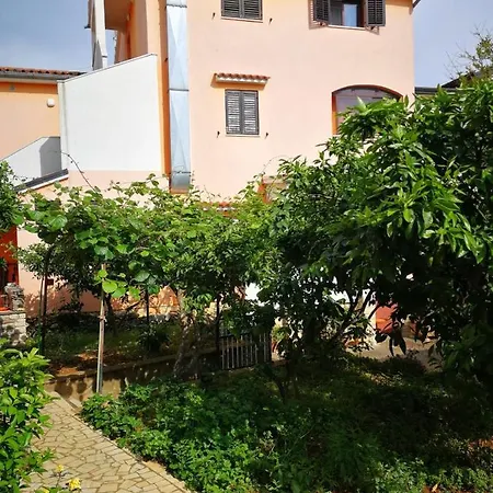 Dalmatini Apartment Tar-Vabriga